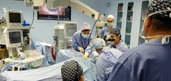 Ζωντανή εκπομπή χειρουργείων από το Athens Eye Hospital
